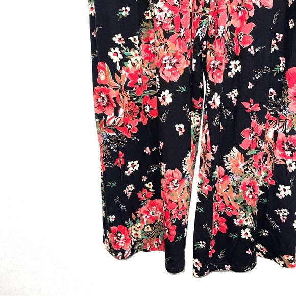 Maurices NWT Black & Red Floral Print Sweetheart Crop Jumpsuit Medium Women’s - Picture 6 of 14